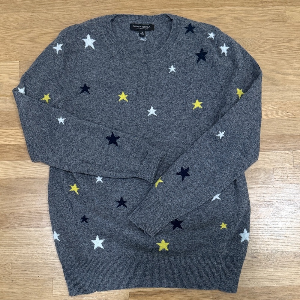 Banana Republic Gray Sweater with Star Accents 100% cashmere